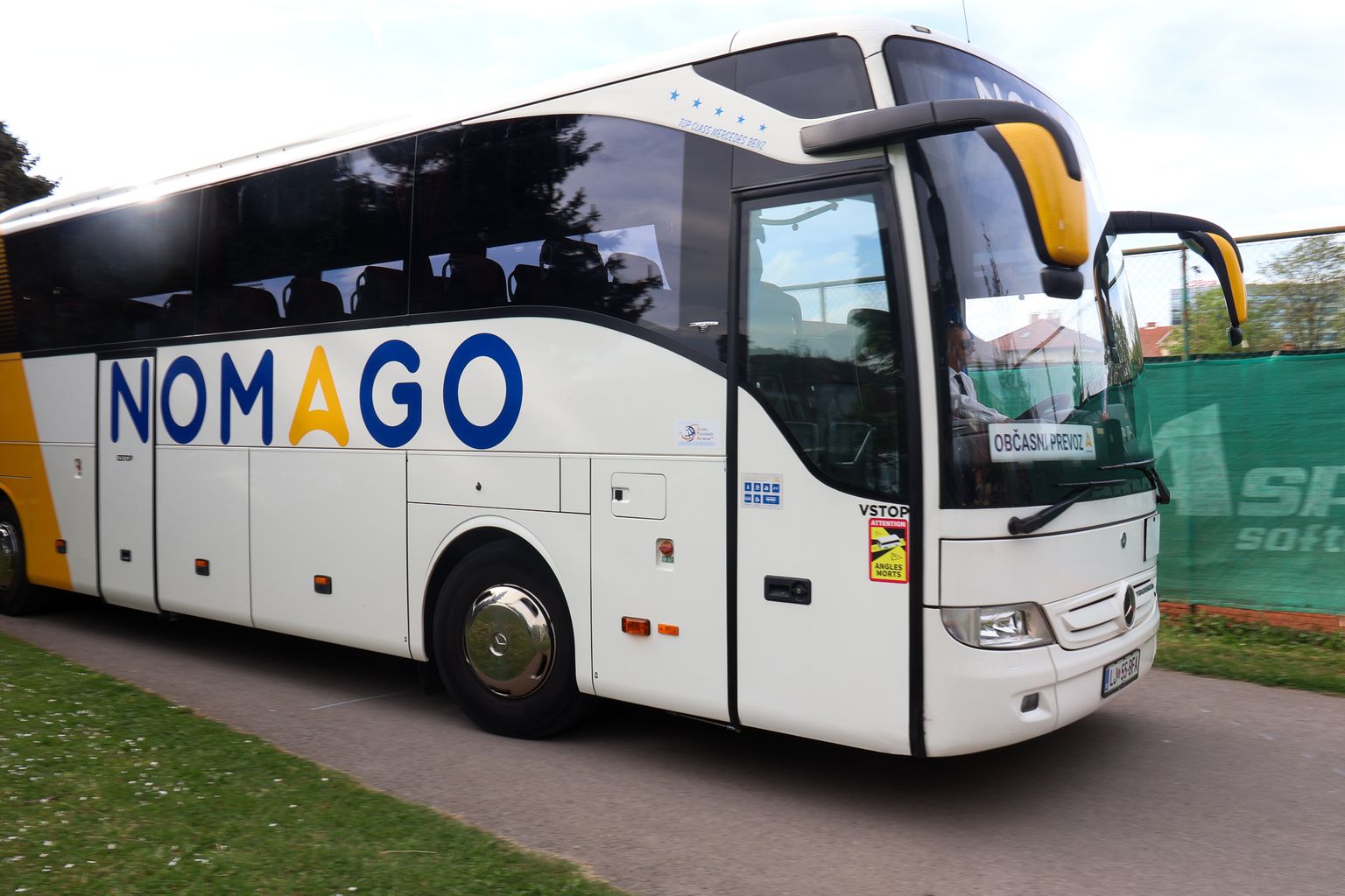 Nomago bus.jpg